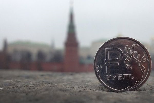 Слабый рубль обеспечен на три года, Путин