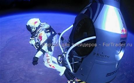 Феликс Баумгартнер выпрыгнул из Red Bull Stratos капсулы 14 октября 2012 года 