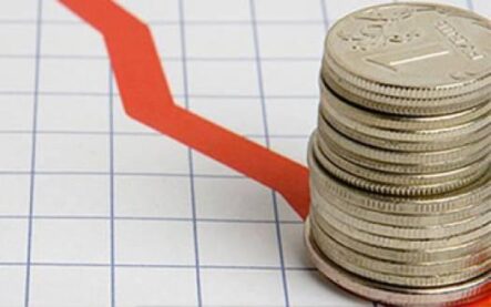 Курс рубля будет падать в ожидании рейтинга России от S&P