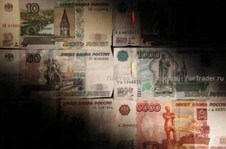 Пакет мер Банка России для поддержки финансового сектора остановил падение курса рубля и фондовых индексов