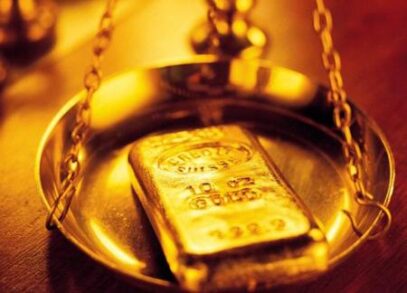 Котировки золота теряют в цене на информационном фоне из Китая и Греции