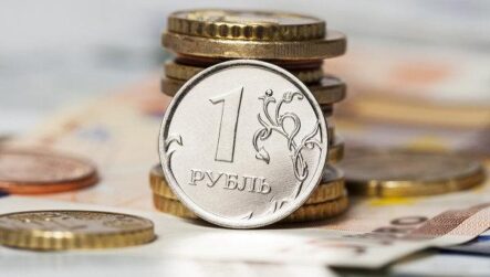 Рубль стал крепкой валютой