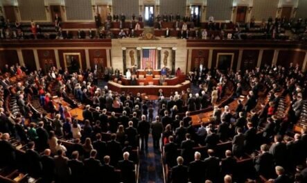 За что власти США критикуют ФРС?