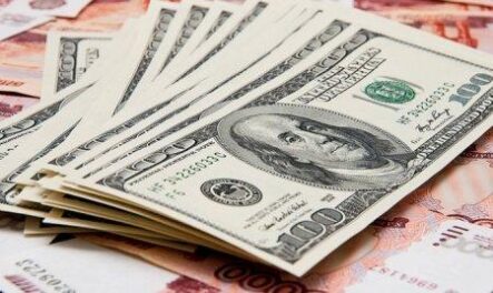 Официальный курс доллара США к рублю на 23 мая 2015 года упал на 13,03 копейки