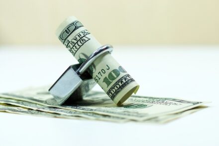 The Best Way to Lock Positions: 3 Expert Opinions on Forex Locks