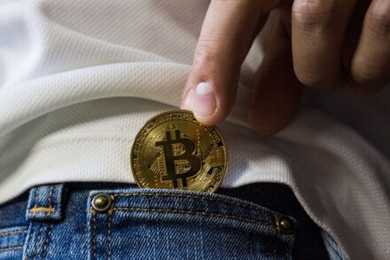 А вы хотите получать зарплату в биткоинах?