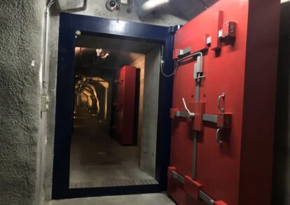 Туннель внутри хранилища Xapo, ведущий к дата-центру. Фото: Joon Ian Wong/Quartz