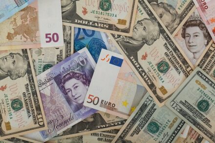 Обзор курса доллара, евро, фунта, иены, аусси и цены на золото на 10 декабря 2020 года