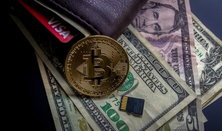 Курс биткоина продолжает сползать к 7100 долларам за BTC