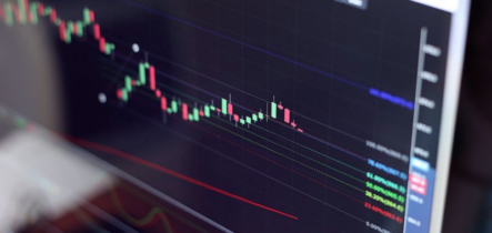 Снижение рынка акций сегодня продолжается: почти топовые фишки в минусе