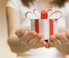 Как сэкономить деньги на подарки и праздники?