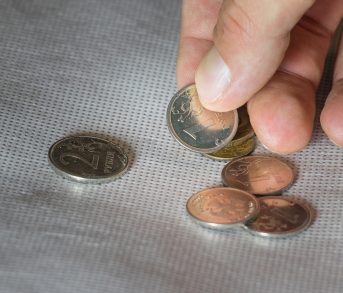 2 фактора, из-за которых начал проседать курс рубля