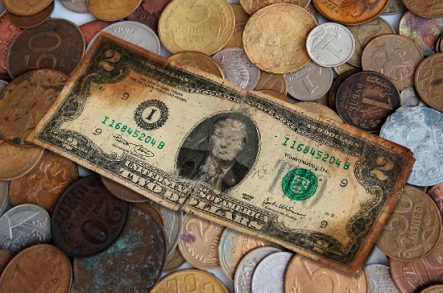 Для рубля выбрали новый торговый диапазон: 67-70