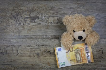 Евро продолжает падать: на рынке облигаций Европы распродажа