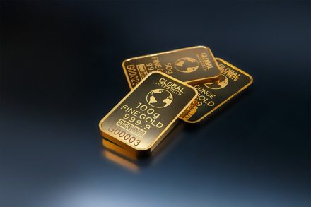 Gold climbs as stocks fall; Fed rate cut expectations provide continuing support