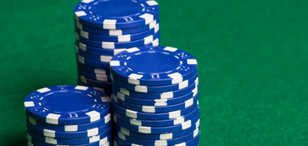 Голубые фишки сегодня дешевеют: силы для роста нашлись только у акций Яндекса