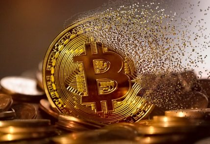 Курс биткоина открылся гепом вверх