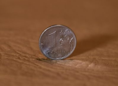 Курс рубля вернулся на 65.2 за доллар из-за Китая