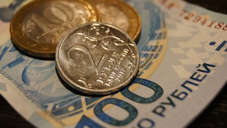 Обсуждение санкций обернулось законопроектом: рубль сильно упал
