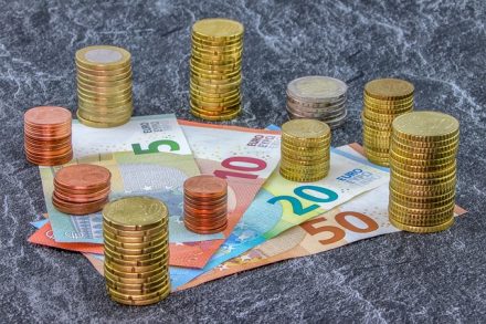 Обзор курса евро, доллара, фунта, иены, аусси и цены на золото на 22 января