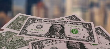 Протокол ФРС вызвал обратную реакцию: курс доллара на рынке растет