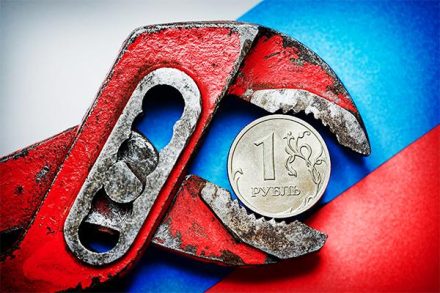 Санкции и нефть передают рублю привет. Курс доллара США к рублю на завтра 67,1121