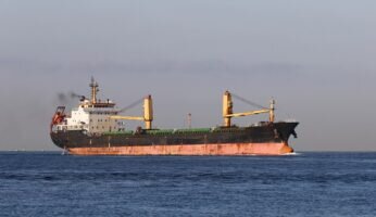 Танкер с нефтью