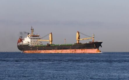Ормузский пролив разворачивает рынки: нефть дешевеет, золото растёт, доллар теряет опору