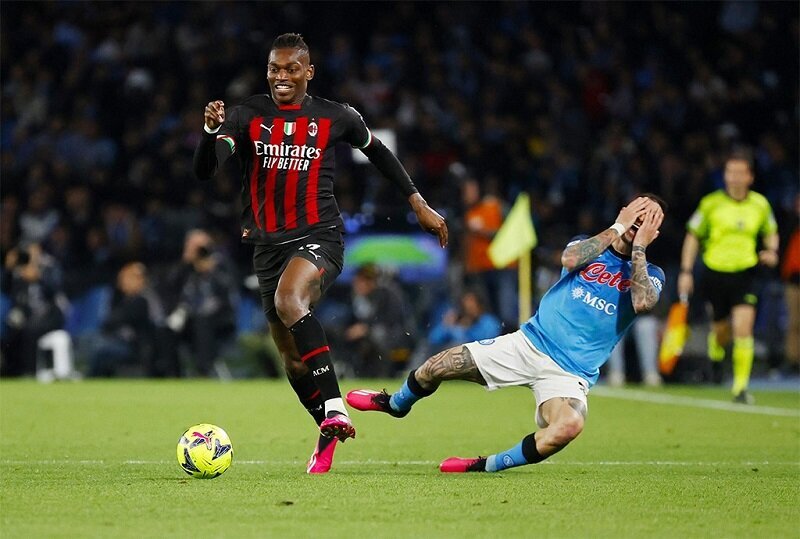 فشل ميلان في دوري أبطال أوروبا 2022–23
