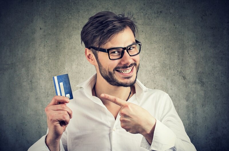 لماذا تُقدِم البنوك الكاش باك للعملاء؟